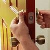 Установка защитной фурнитуры на двери