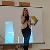 Опрятная, с улыбкой, выучу текст и отвечу на вопросы клиента.