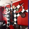 Роспись стен, витрины, декорации