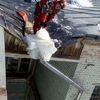 чистка снігу і льоду з криш