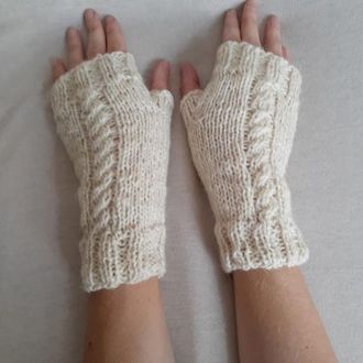 Белые вязаные перчатки митенки из шерсти. Варежки без пальцев на зиму. Подарок девушке.