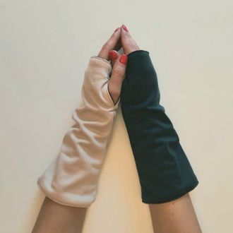 Митенки перчатки без пальцев унисекс зелёные с бежевым средней длины